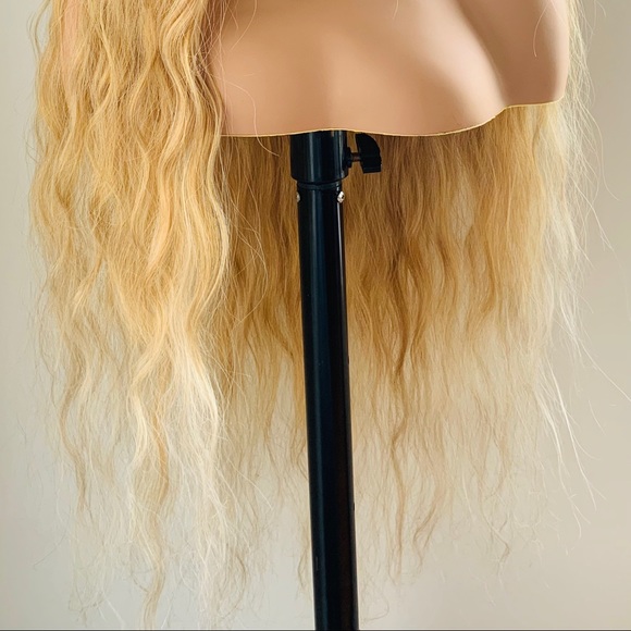 Very Pretty 34” Effortless Style Golden Blonde Synthetic Wig - Picture 2 of 11